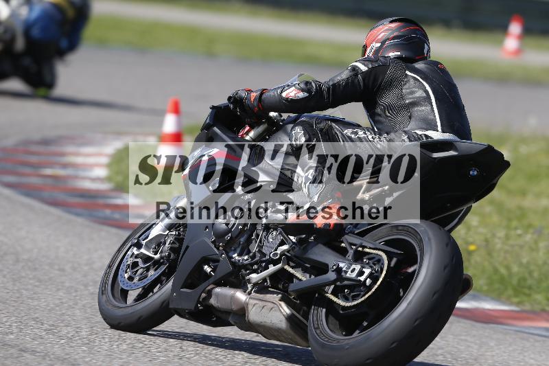/12 30.04.2025 Speer Racing ADR/Gruppe gruen/backside